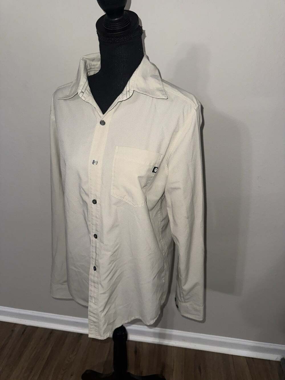 MARMOT WINDSHEAR PERFORATED BUTTON UP SHIRT Small LS AIR EXCHANGE OUTDOOR Beige